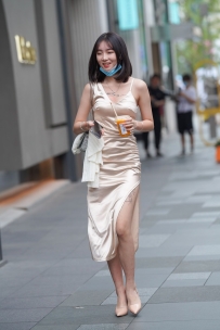 【精选街拍】Vol.3663 丝质长裙 [80P+2V-885MB]