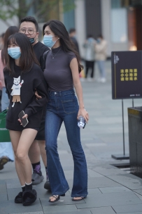 【精选街拍】Vol.3488 飒爽喇叭牛仔裤 [52P-662MB]